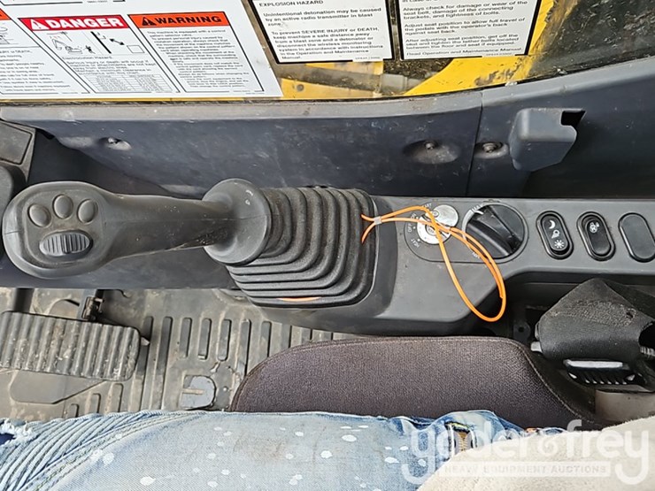 2021-komatsu-pc210-lc-11-image-38