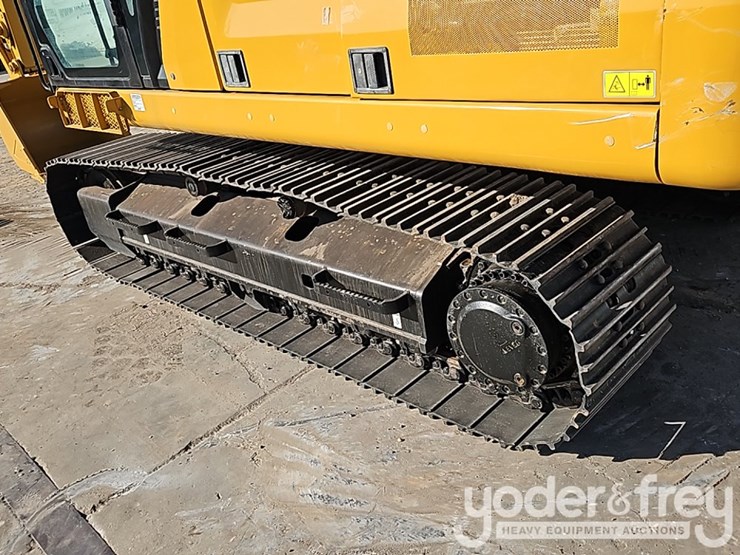 2020-caterpillar-320-image-28