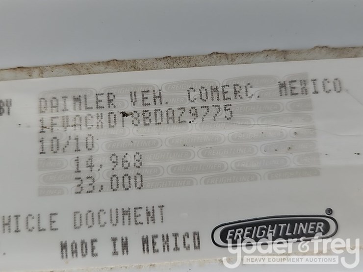 2011-freightliner-m2-106-image-52