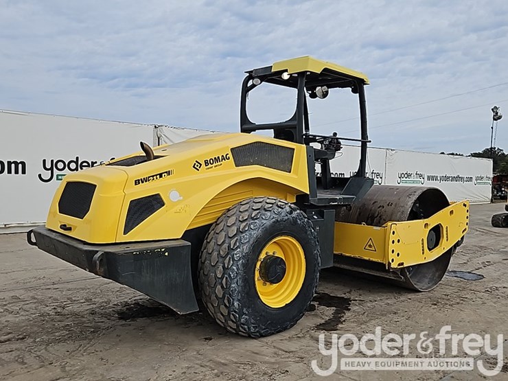 2017-bomag-bw211d-5-image-5