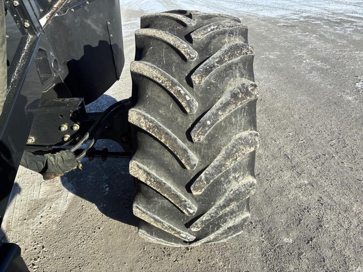 2010-case-ih-6088-image-43