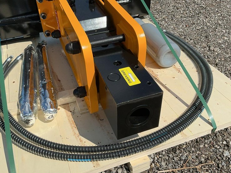 2025-new-holland-l213-image-10