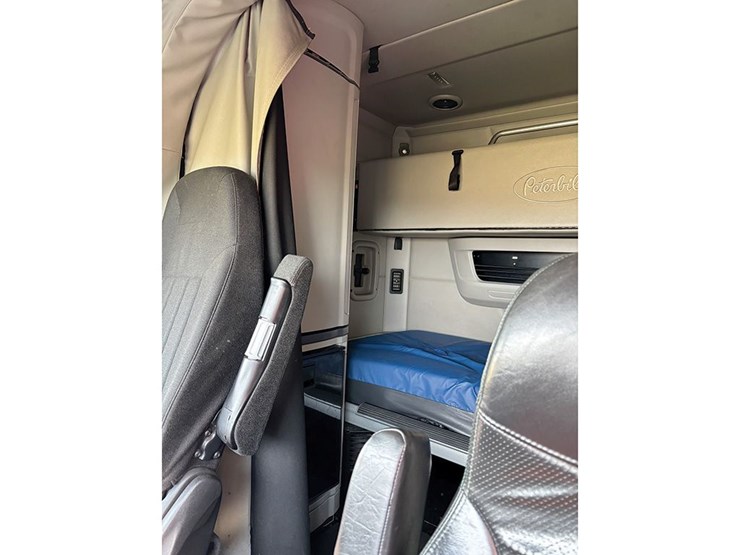 2019-peterbilt-579-image-3