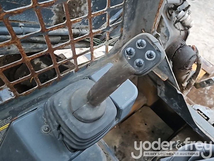 2019-deere-317g-image-20