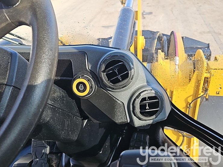 2026-caterpillar-930-image-31