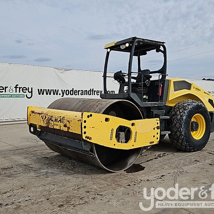 2017 BOMAG BW211D-5