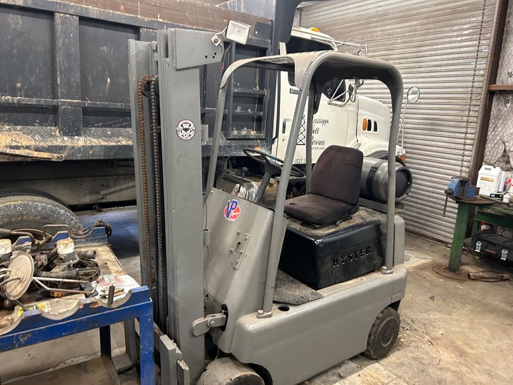#10-•-1969-hyster-forklift-s40c-image-1