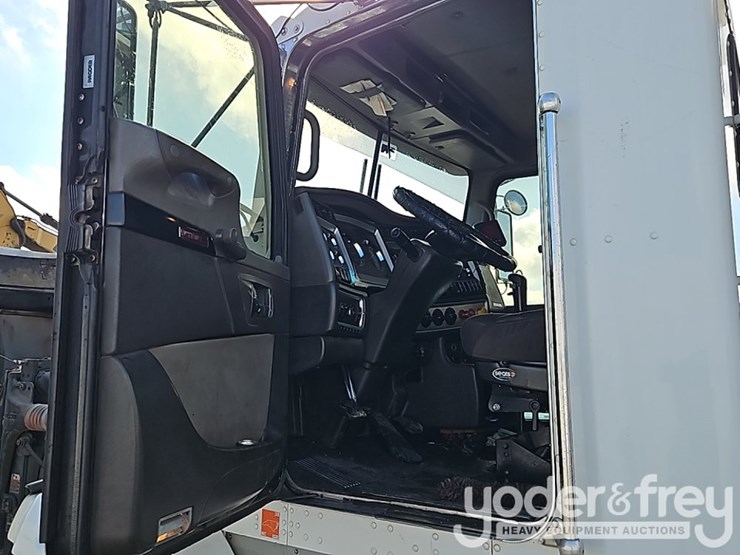 2009-kenworth-t800-image-34