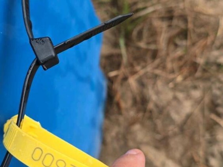 large-plastic-tank-on-skid-image-4