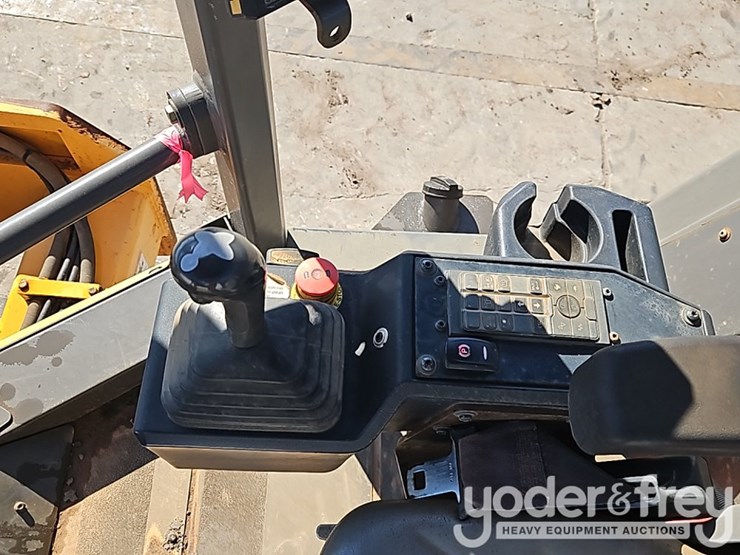 2018-volvo-sd115b-image-25