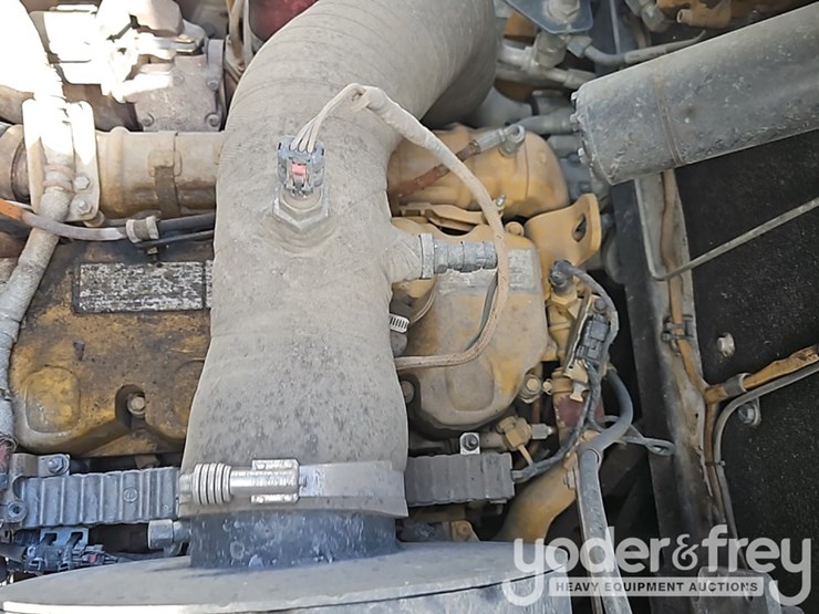 2016-caterpillar-725c2-image-28