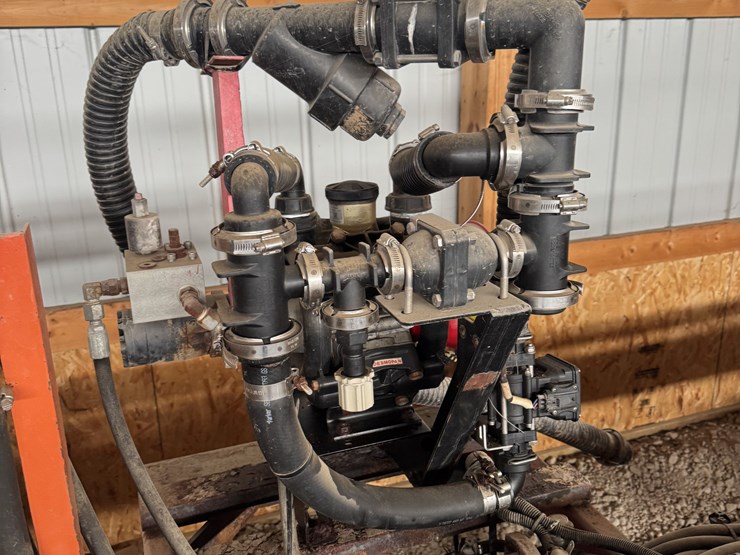 yetter-custom-30'-liquid-fertilizer-applicator-image-9