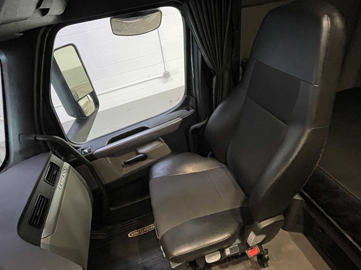 #6225-•-2021-freightliner-cascadia-semi-truck-(title-in-delay)-image-77