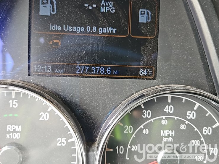 2021-peterbilt-567-image-35