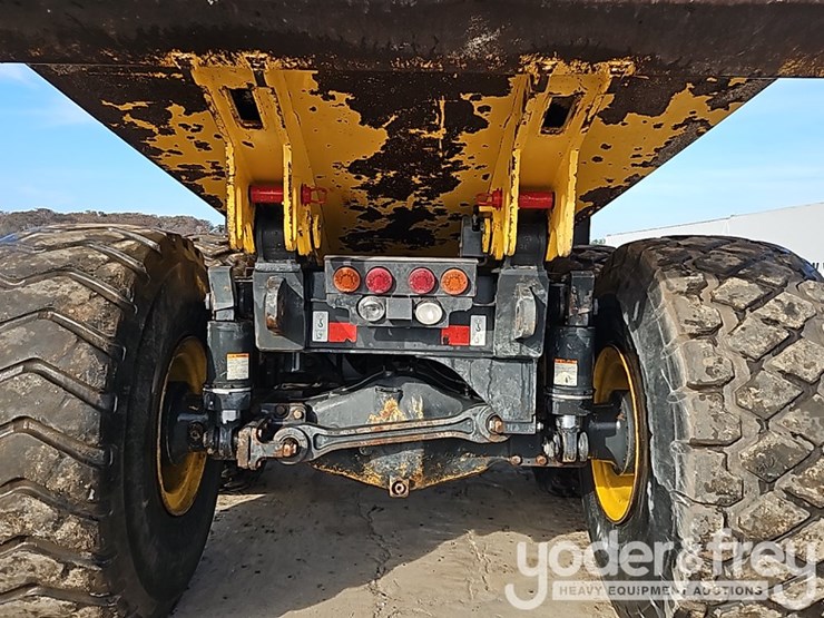 2015-komatsu-hm400-image-18