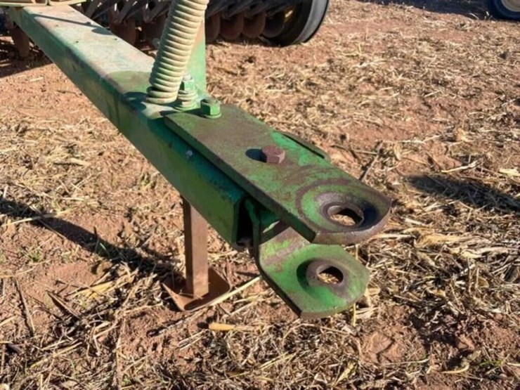 john-deere-8300-image-2