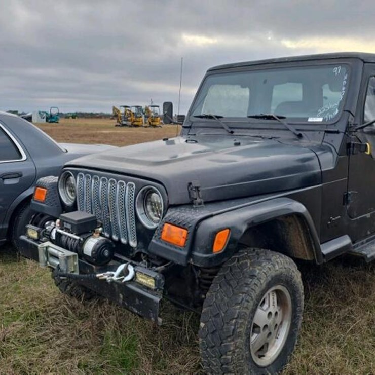 1997 JEEP WRANGER 4WD, S/N 1J4FY29P0VP543954: 4-CYL GAS ENG., HARD TOP, BIKINI TOP, 13000 LB. WINCH