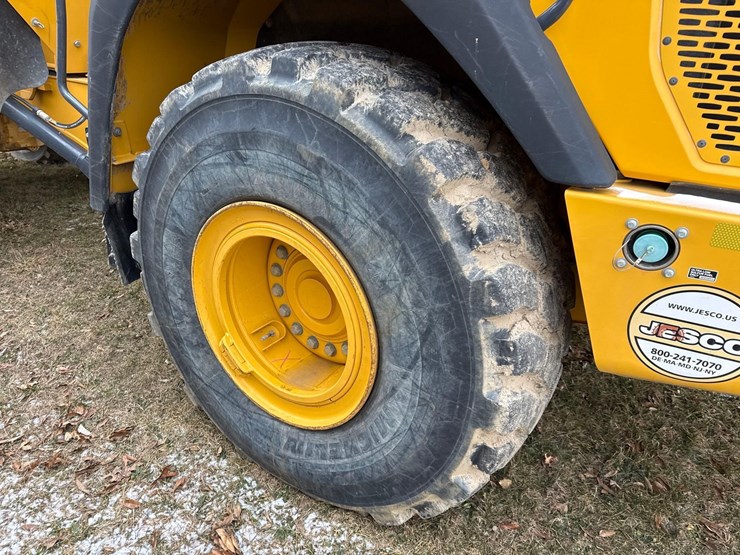 2023-deere-260e-image-16