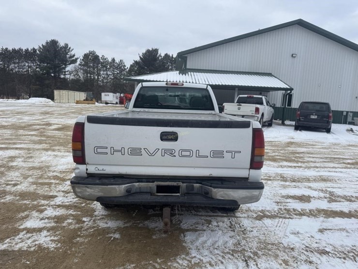 2002-chevrolet-silverado-2500-image-11