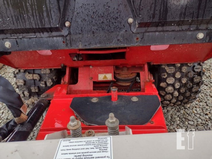 ventrac-3400l-lawn-mower-w/broom-image-16