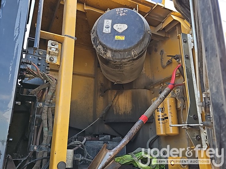 2019-caterpillar-352fl-image-36