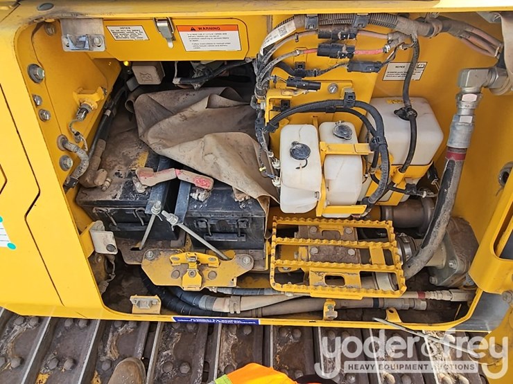 2023-komatsu-d61px-24-image-40