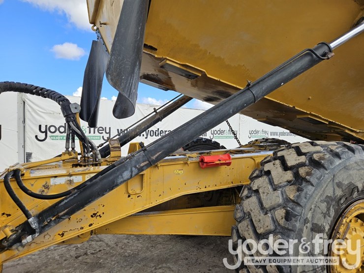 2016-caterpillar-725c2-image-20