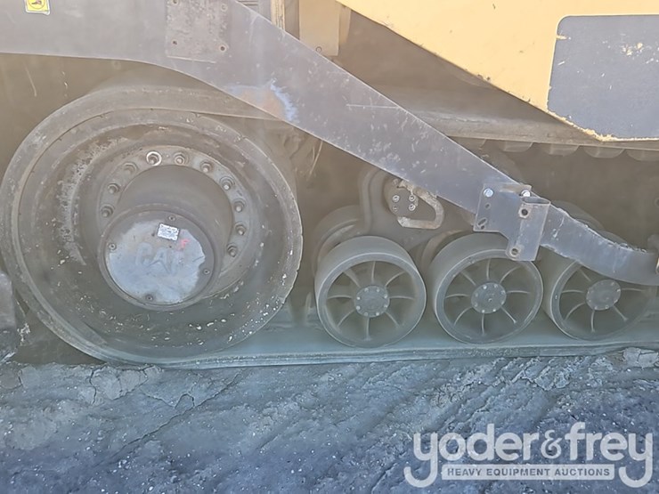 2012-caterpillar-ap-1055e-image-10