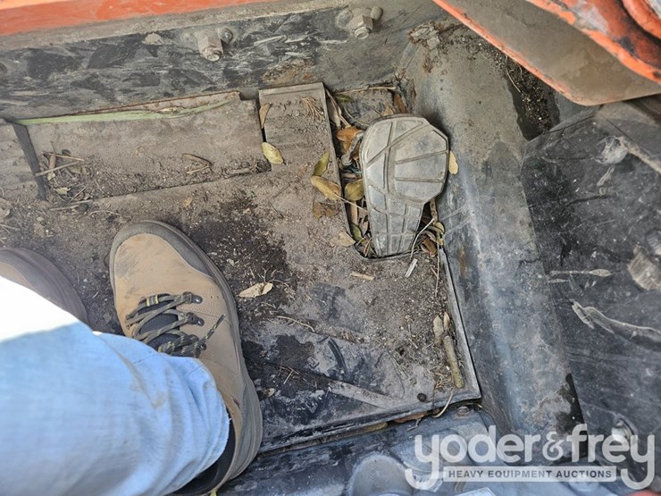 2015-kubota-ssv75-image-22