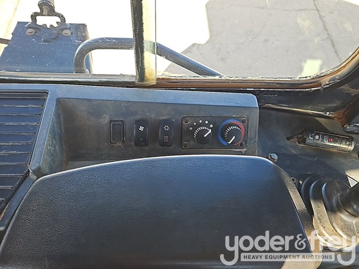 2018-deere-700k-lgp-image-30