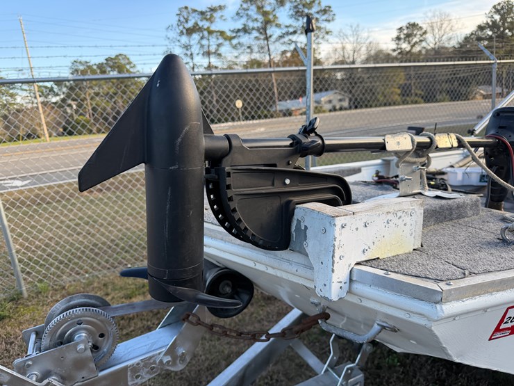 #27-•-#5193-•-12’-welded-aluminum-boat-with-johnson-50vro-motor-and-minn-kota-trolling-motor-on-trailer-image-2