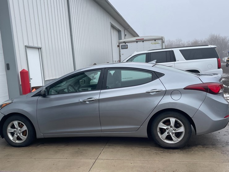 #1048-•-2015-hyundai-elantra-sedan-(has-wi-title)-image-7