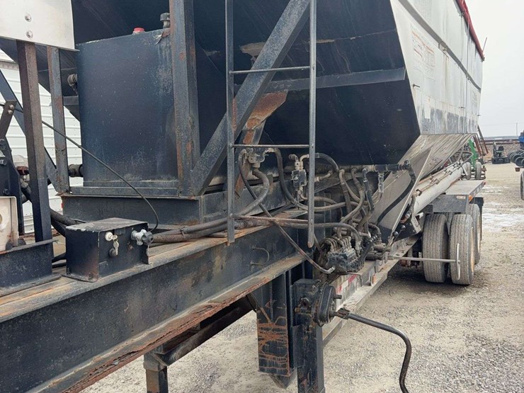 adams-semi-dry-fertilizer-tender-with-engine,-side-auger-unload-image-14