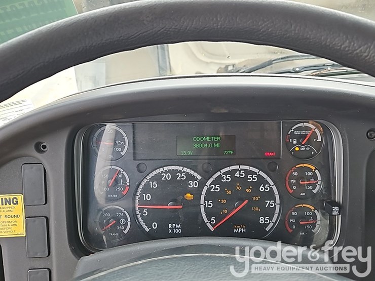 2022-freightliner-m2-106-image-42