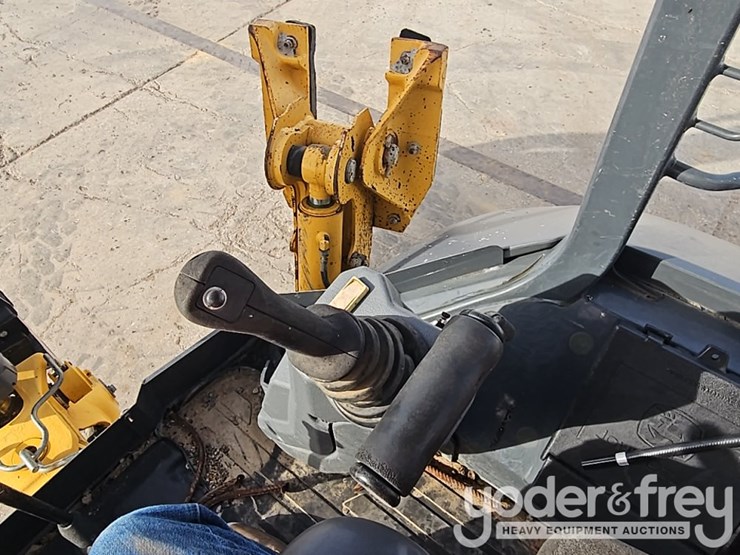 2017-deere-310sl-image-43