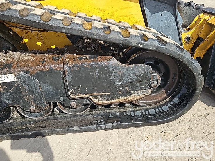 2016-deere-317g-image-10