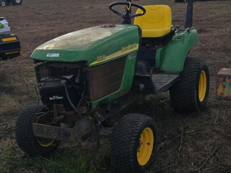 john-deere-2210-image-2