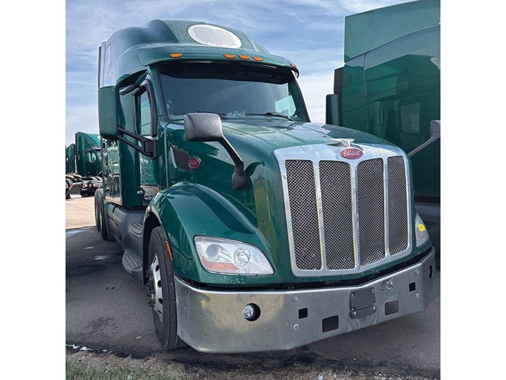 2020-peterbilt-579-image-1
