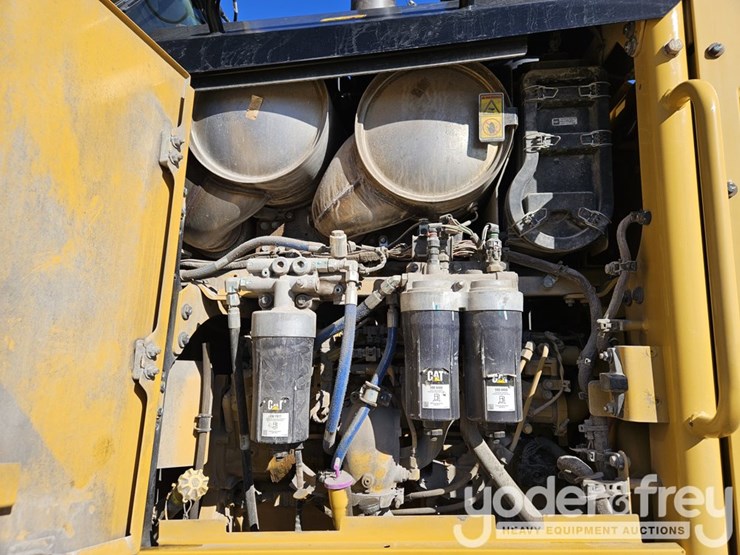 2019-caterpillar-12m3-image-30