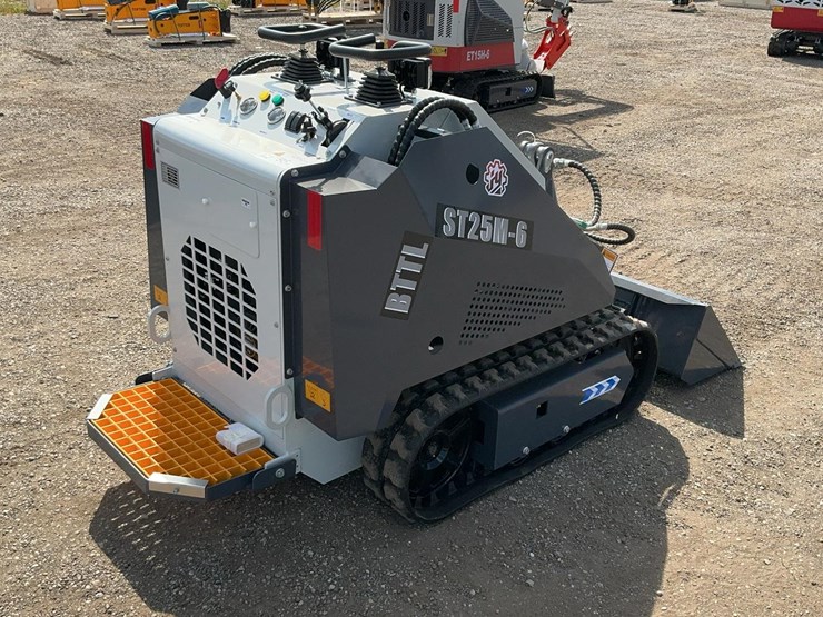 #1006-•-unused-2025-bttl-st25m-6-mini-skid-loader-image-5