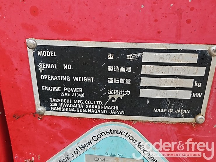 2020-takeuchi-tb240-image-37