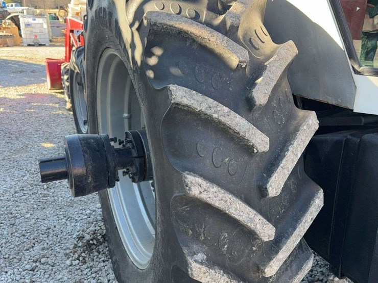 1980-series-iii-white-155-tractor,-2wd,-18.4x38-tires,-5100hrs,-540/-small-1000-pto,-ac-and-heat-work,-seller-is-upgrading,-2-remotes,-approx.-90%-tread-on-tires-image-7