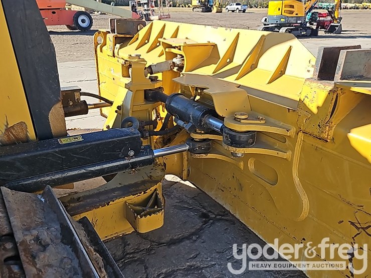 2023-caterpillar-d4-image-15