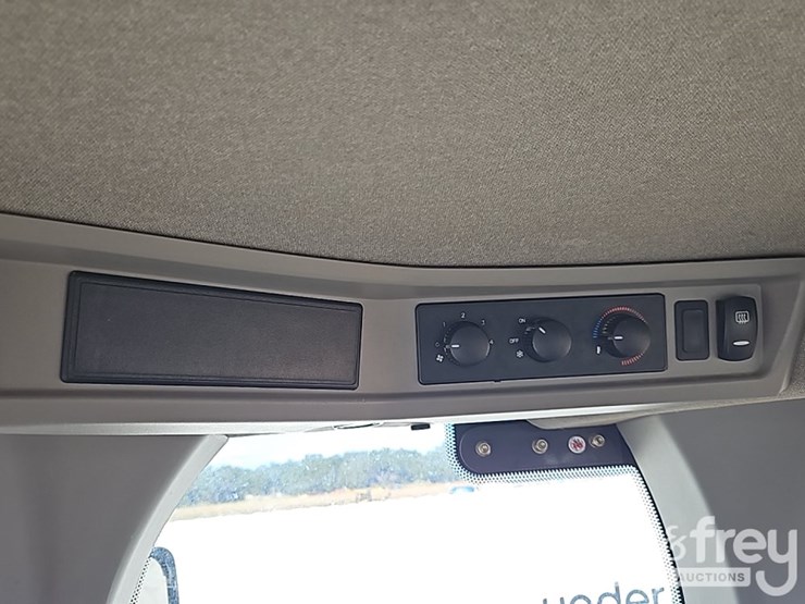 2017-case-621g-image-28