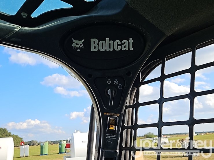 2019-bobcat-t595-image-24