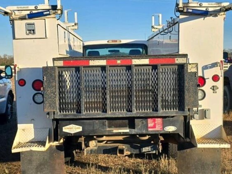 2012-ford-f550-image-16