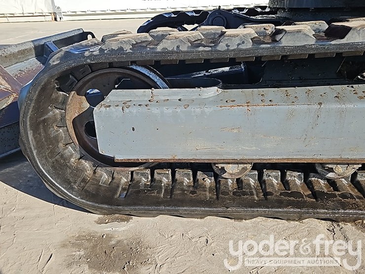 2012-takeuchi-tb250-image-23