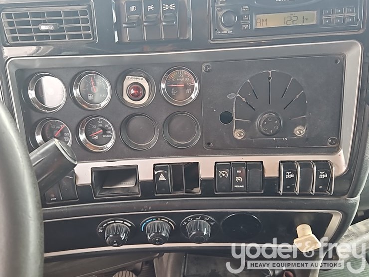 2009-kenworth-w900-image-36