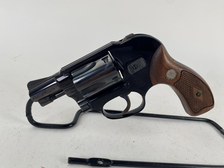 #81-•-#1419-•-smith-and-wesson-model-38-double-action-revolver-38-spl-ctg-image-3