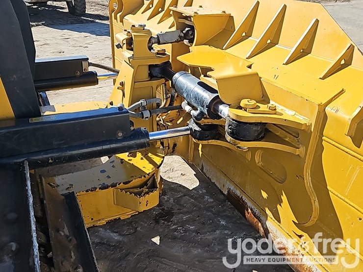 2022-caterpillar-d4-lgp-image-14